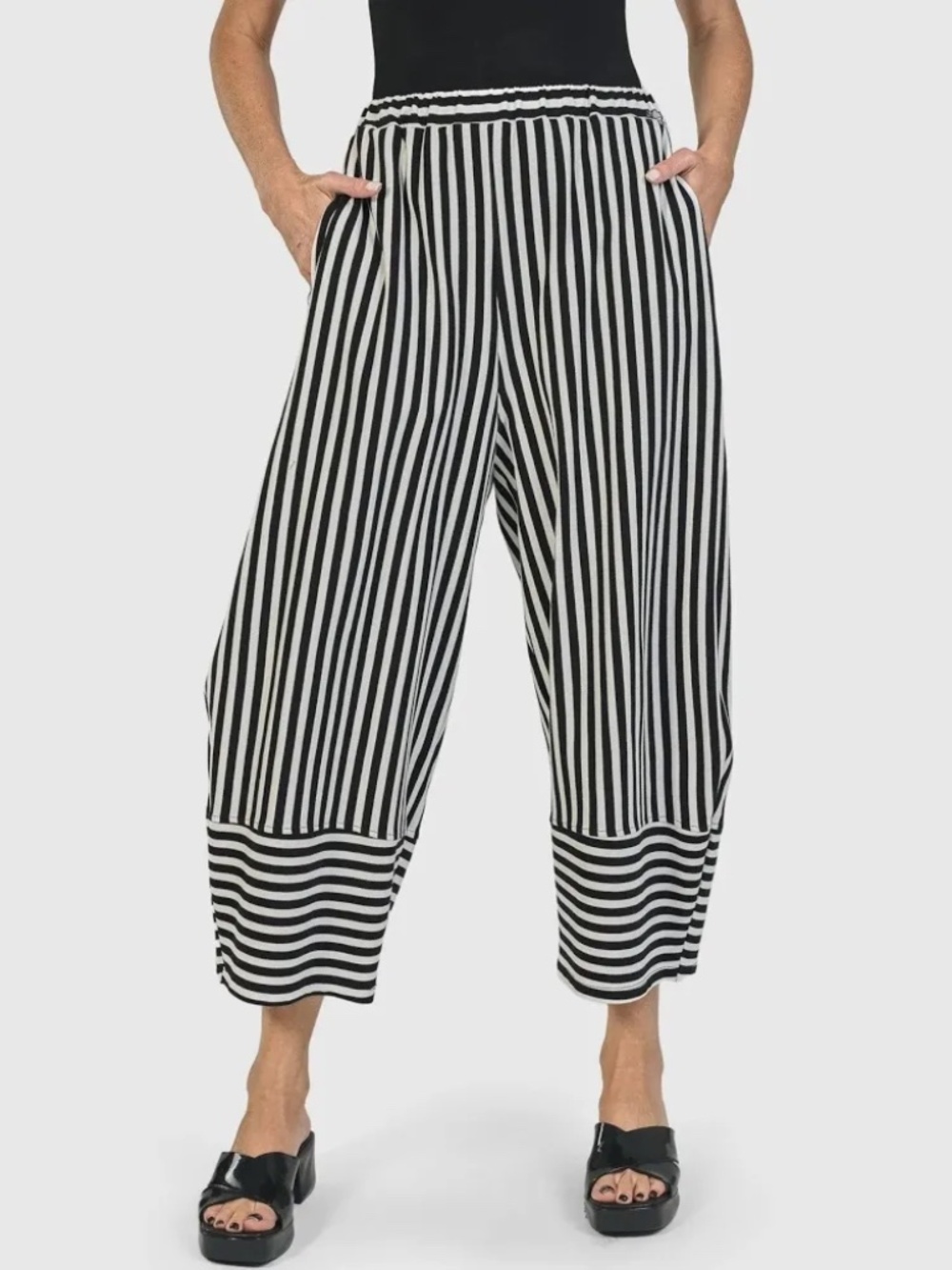Alembika Urban Stripes Black & White Cropped Barrel Pants Sz 8-10 Designer